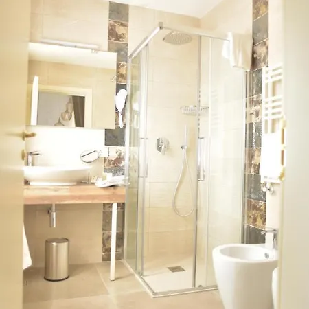 Amsterdam & Hotel 4*