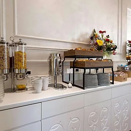 Amsterdam & Hotel 4*